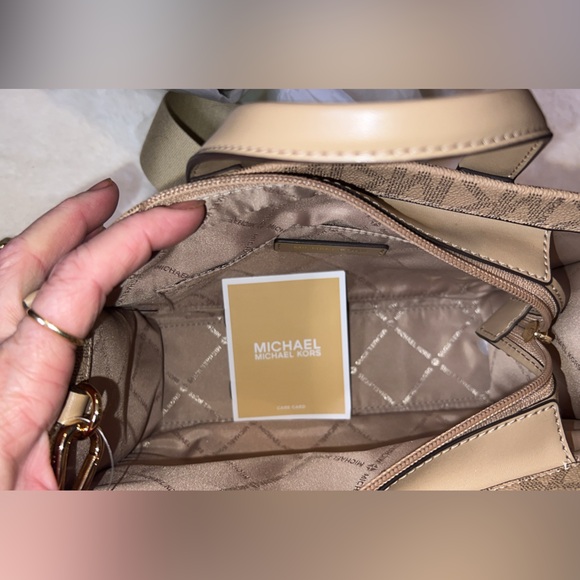 Michael Kors Gigi Small
East West Messenger Tote - Picture 9 of 14